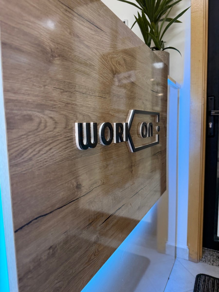 WorkOn meeting room table